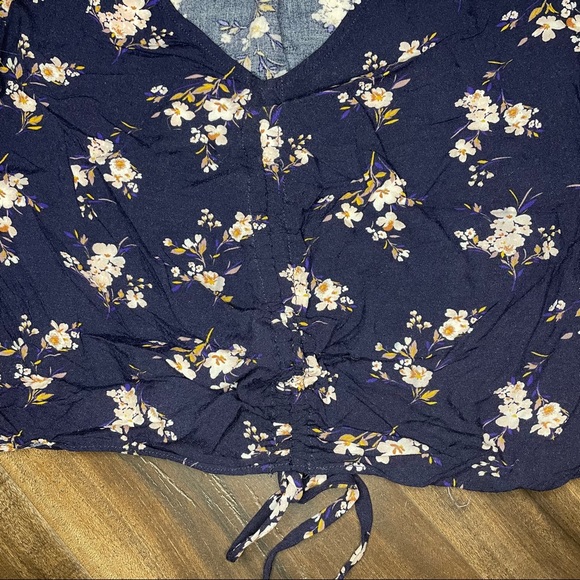 Floral Top - Picture 2 of 4